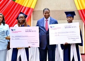 Bangui : la FECADD et le gouvernement distinguent les meilleurs élèves de l&rsquo;année scolaire 2025-2026