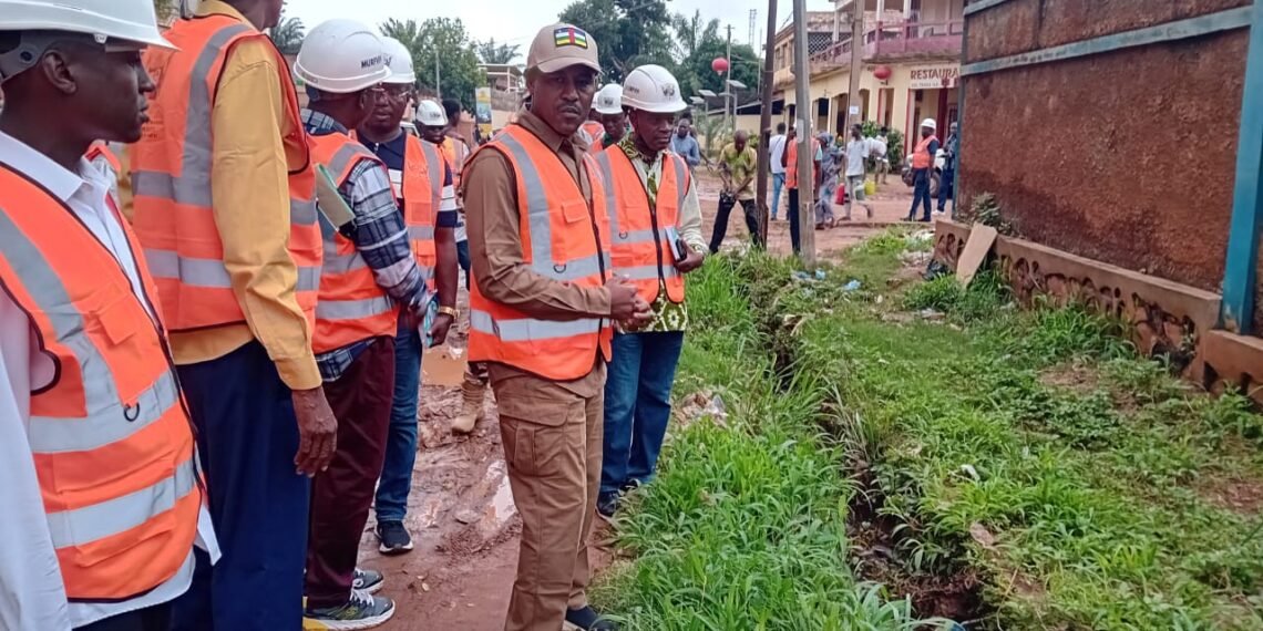 Bangui : Le ministre de l’Urbanisme Hassane Bouba en visite de terrain pour lutter contre les inondations