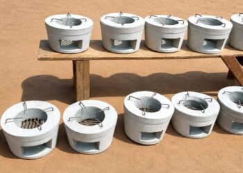Centrafrique : la fabrication de foyers améliorés, un métier qui redonne espoir à de nombreux jeunes de Bangui
