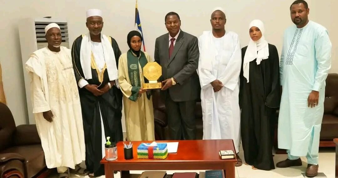 Le président Touadéra reçoit Kaltouma Kabaro, lauréate du concours international de Coran en Arabie Saoudite