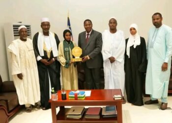 Le président Touadéra reçoit Kaltouma Kabaro, lauréate du concours international de Coran en Arabie Saoudite