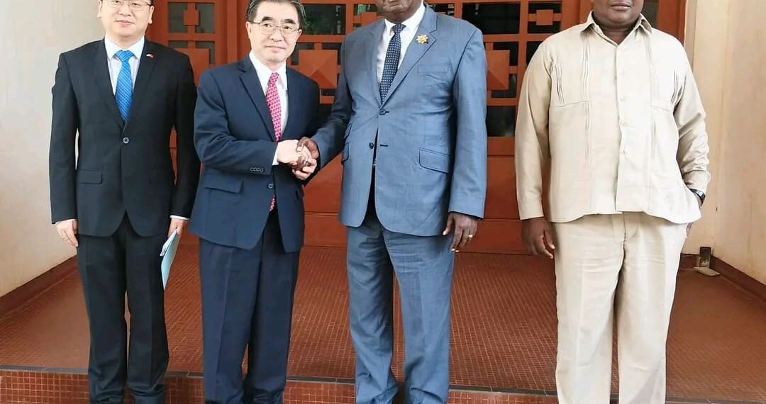 Centrafrique : l’ambassadeur de Chine en fin de mission échange avec le PAN