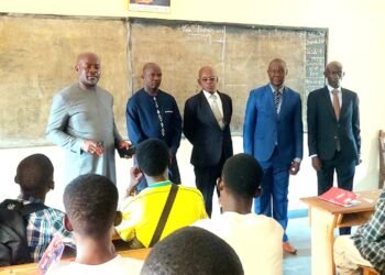 Le ministre d’Etat à l’éducation nationale Simplice Aurélien Zingas vérifie les effectifs des enseignants à Bangui 